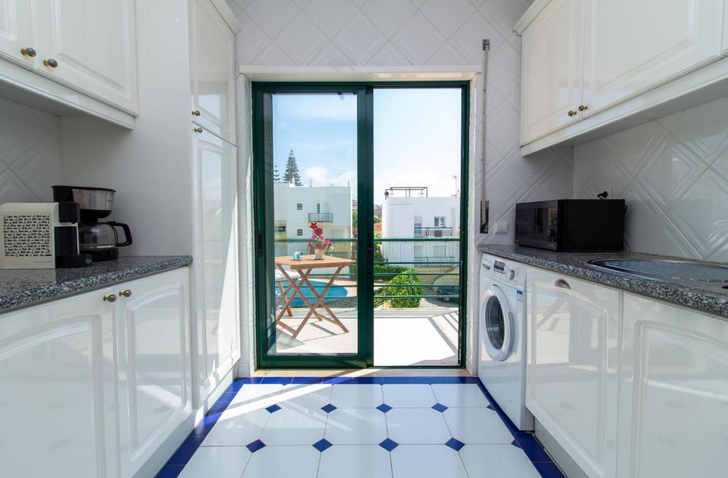 Vista Meia Praia Apartment 5