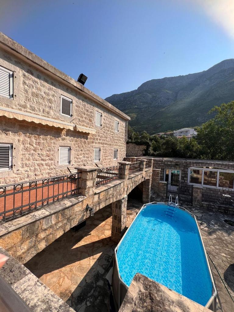 Vila Reževići