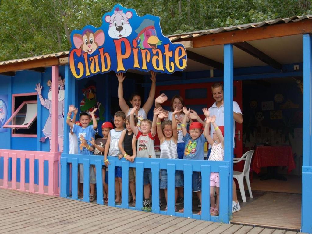 Photo de la galerie de l'établissement Mobilhome pour 4 à 6 personnes, à Valras-Plage