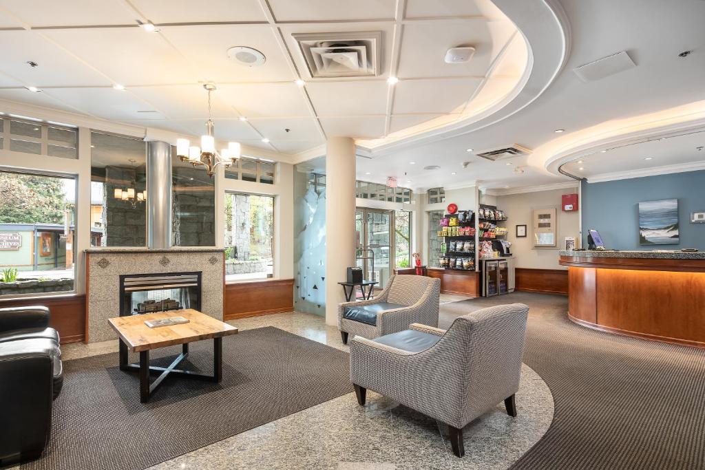 Pinnacle Hotel Whistler Image