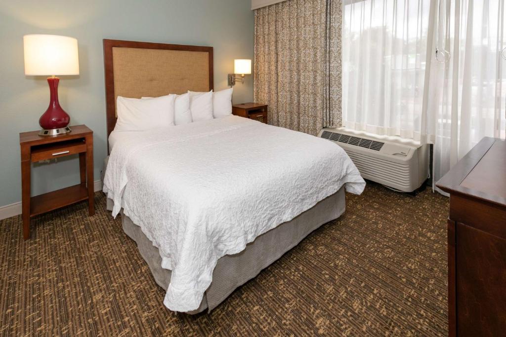 Hampton Inn & Suites Nashville-Green Hills Image