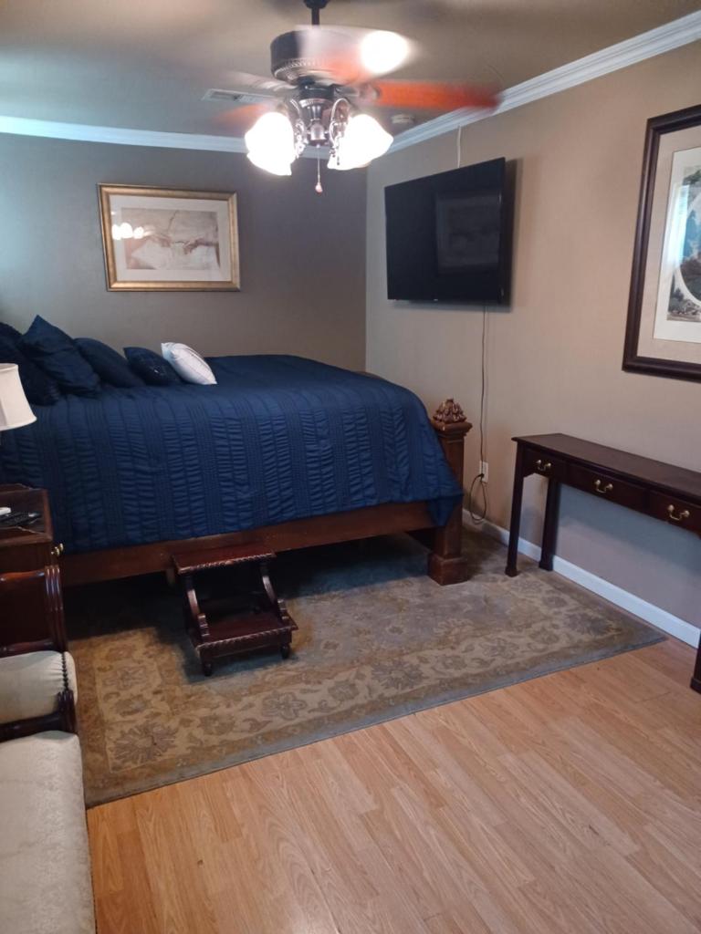 Authentic Treme Cottage Home 7