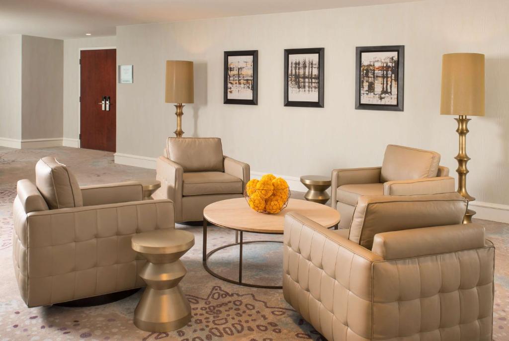 DoubleTree by Hilton Hotel Dallas - Love Field Image