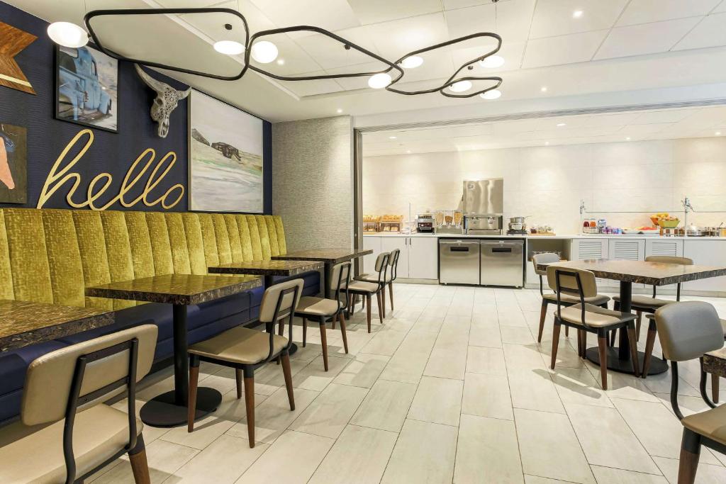 DoubleTree by Hilton Austin-University Area Image