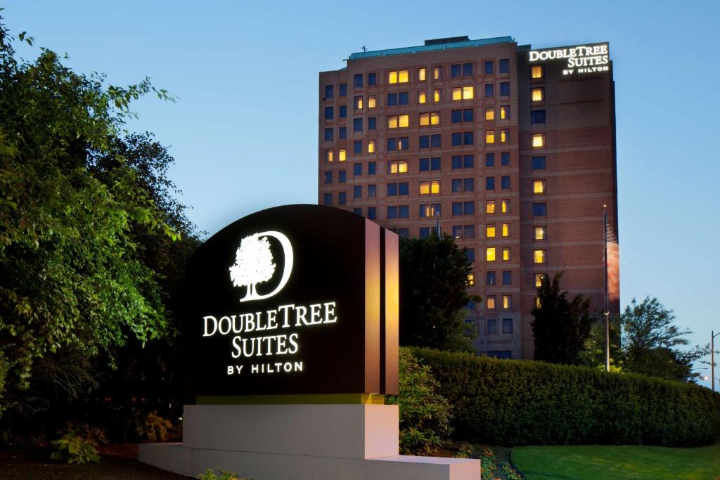 DoubleTree Suites by Hilton Hotel Boston - Cambridge Image