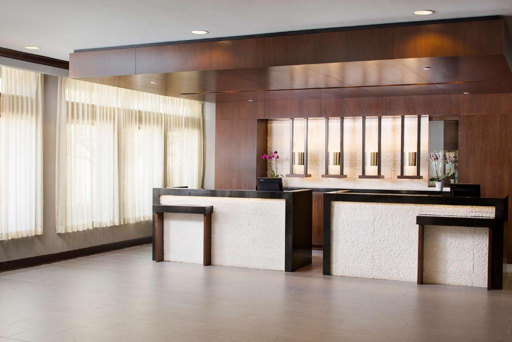 DoubleTree by Hilton Baltimore - BWI Airport Image