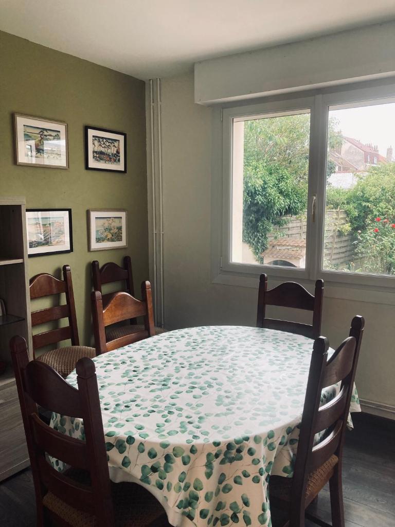 Nice house, garden and BBQ 3km from the beach / Jolie maison, jardin et BBQ à 3 km de la plage 7
