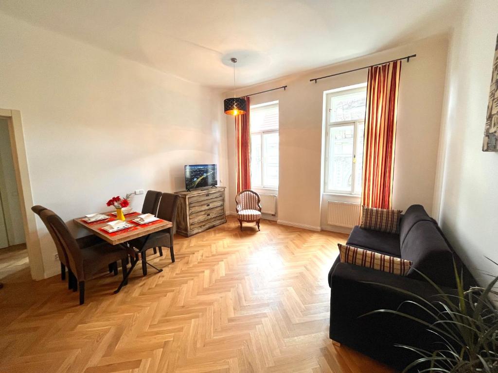 Amazing Apartment Zborovska 8