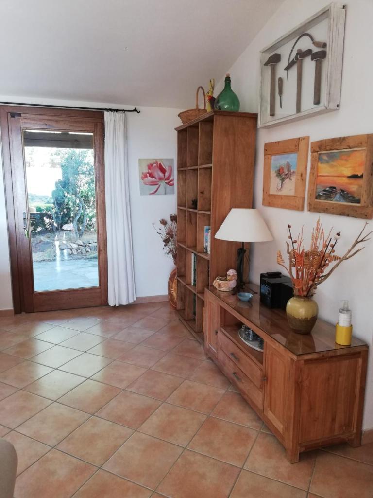 Photo de la galerie de l'établissement La Sima villa con piscina vista mare San Pantaleo Sardegna, à San Pantaleo 60 autres photos