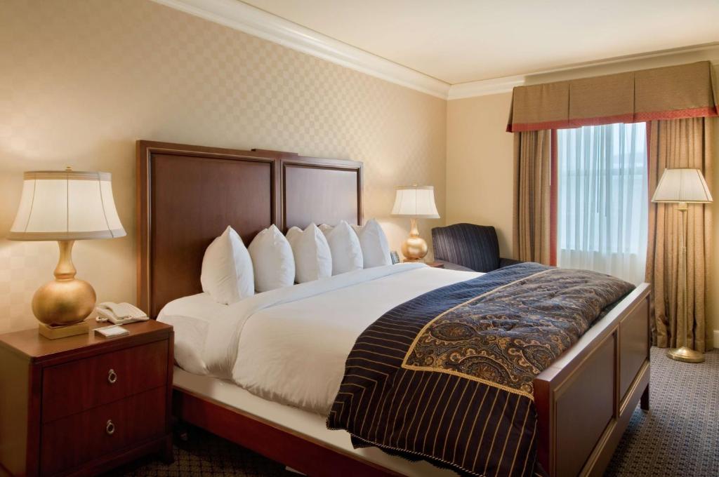 Hilton President Kansas City Image