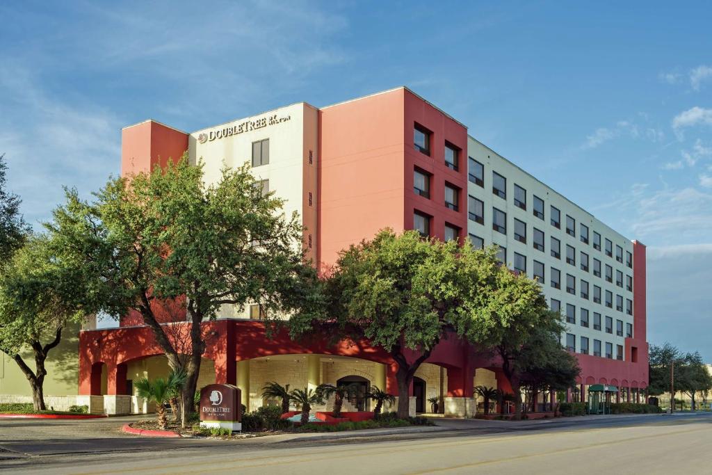 DoubleTree by Hilton San Antonio Downtown Image