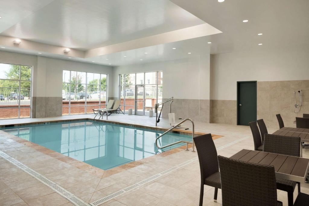 Embassy Suites Charlotte/Ayrsley Image