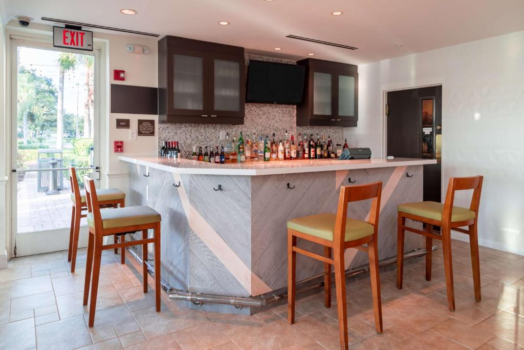 Hilton Garden Inn Orlando East - UCF Area Image