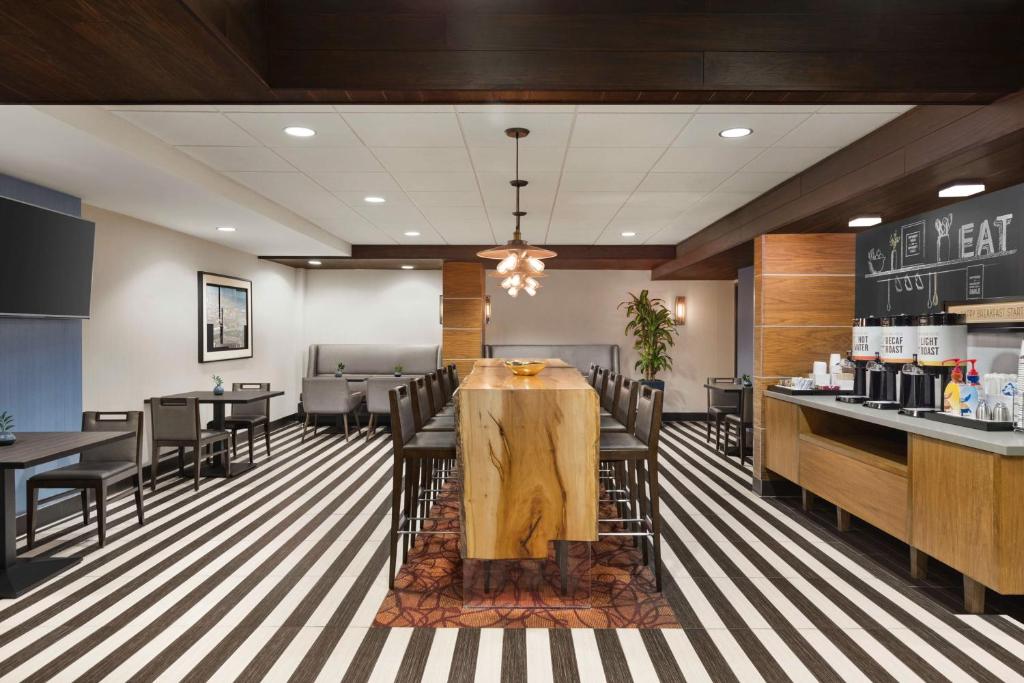 Hampton Inn San Francisco Downtown/Convention Center Image