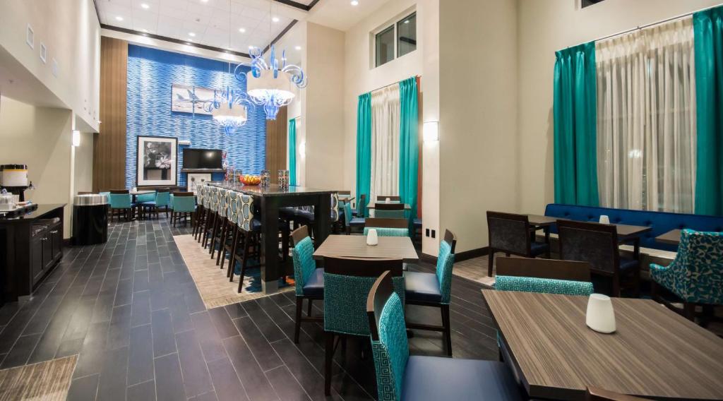 Hampton Inn & Suites Orlando near SeaWorld Image