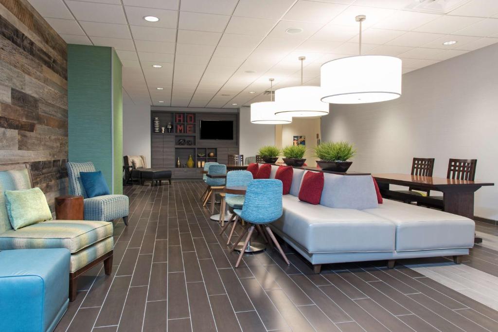 Home2 Suites by Hilton Indianapolis Downtown Image