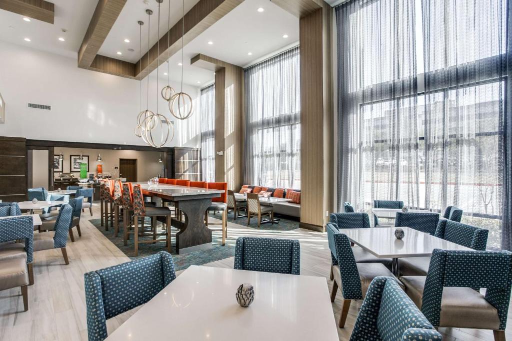 Hampton Inn & Suites Dallas-Central Expy/North Park Area Image