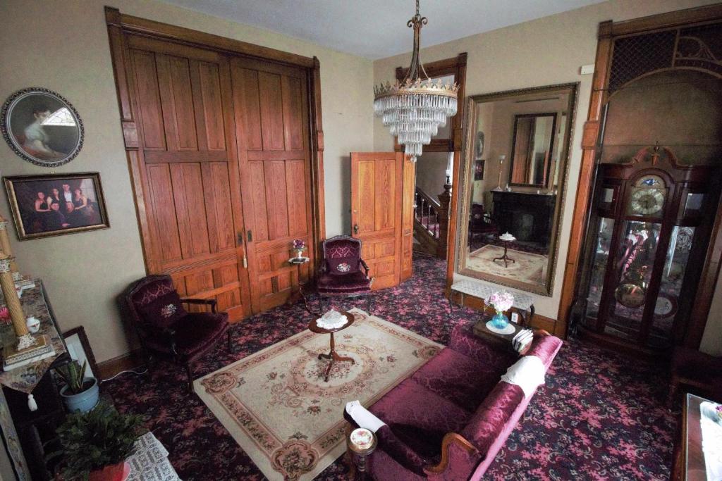 Mansion on The Mile B&B Image
