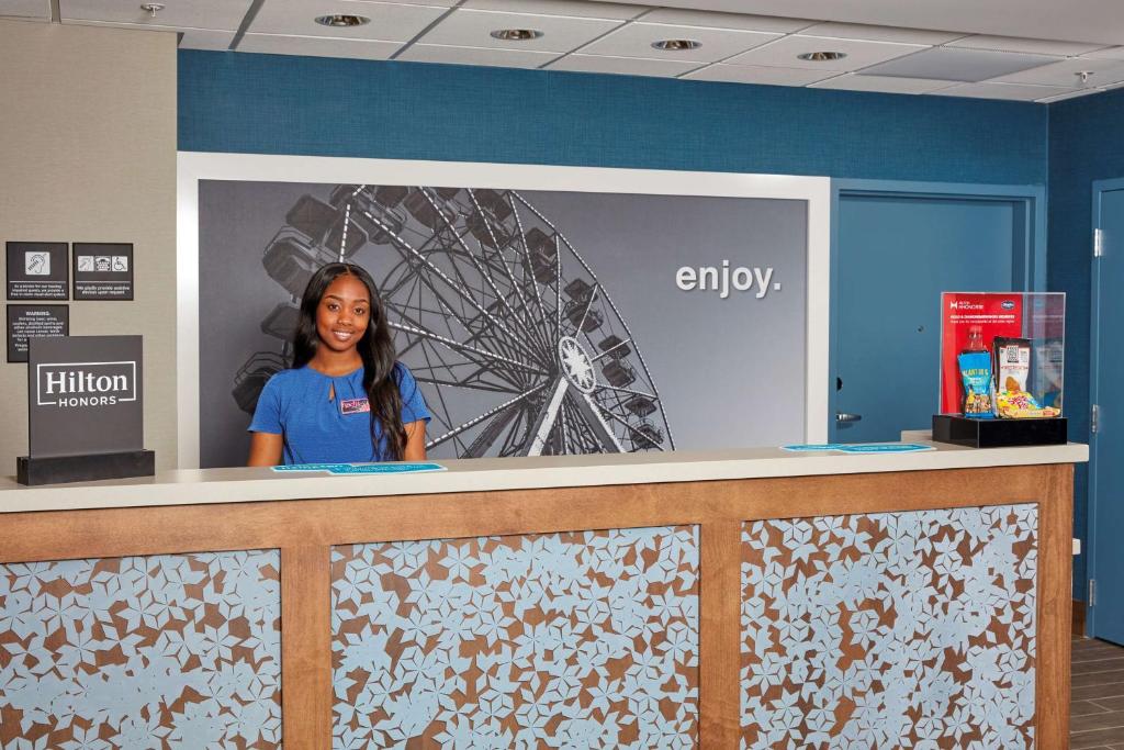 Hampton Inn & Suites Sacramento at CSUS Image
