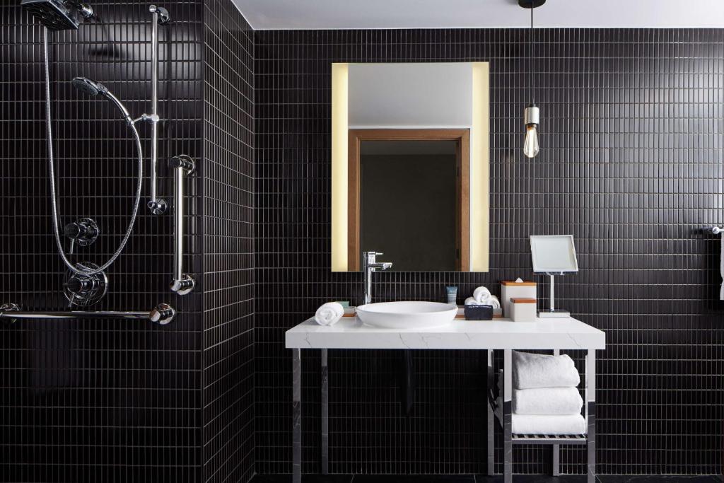 The Sound Hotel Seattle Belltown, Tapestry Collection Image