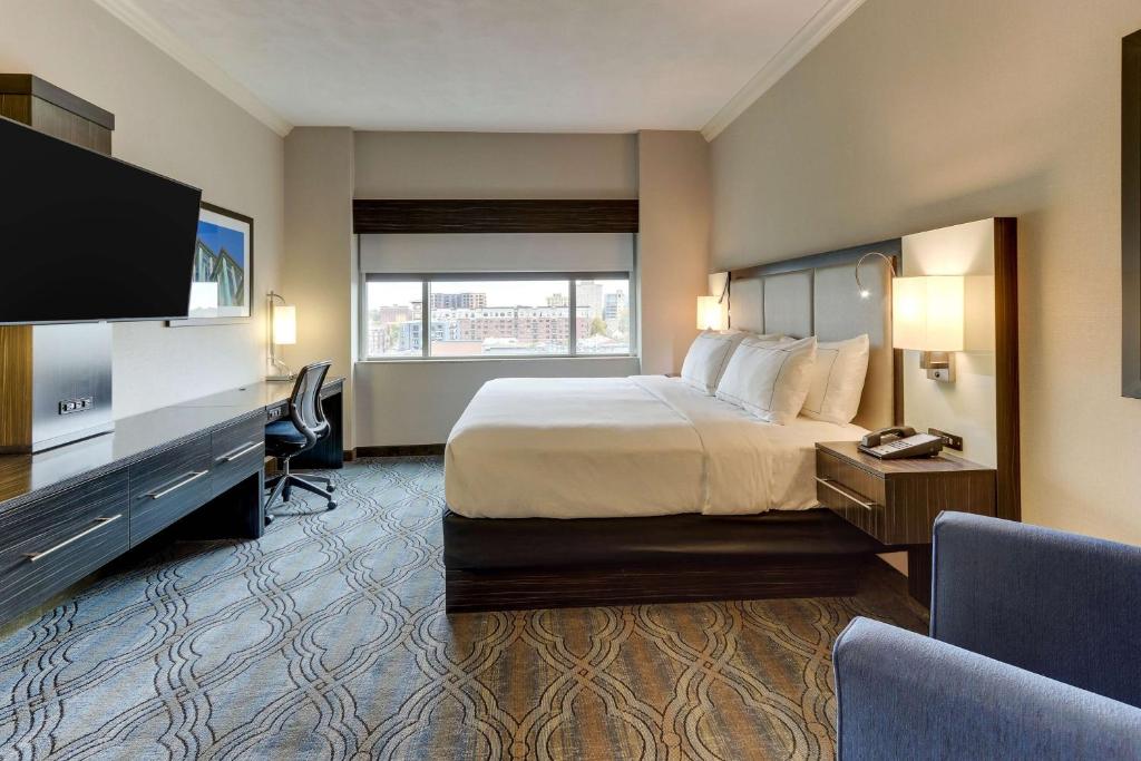 DoubleTree by Hilton St. Louis Forest Park Image