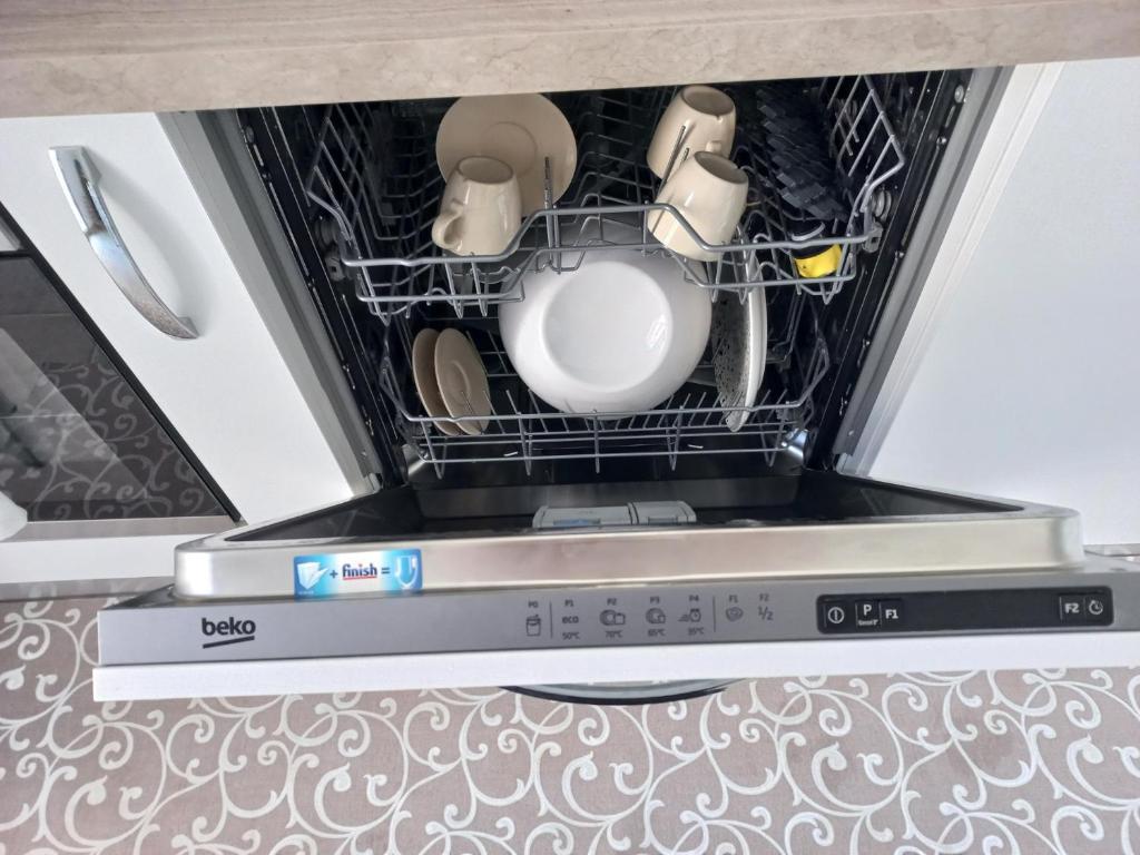 Un lave-vaisselle est disponible. dans l'établissement Villa Molillo, à Ostuni