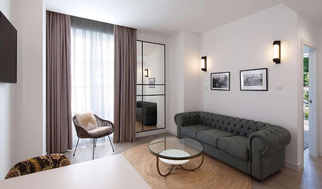 Atocha Hotel Madrid, Tapestry Collection by Hilton Image