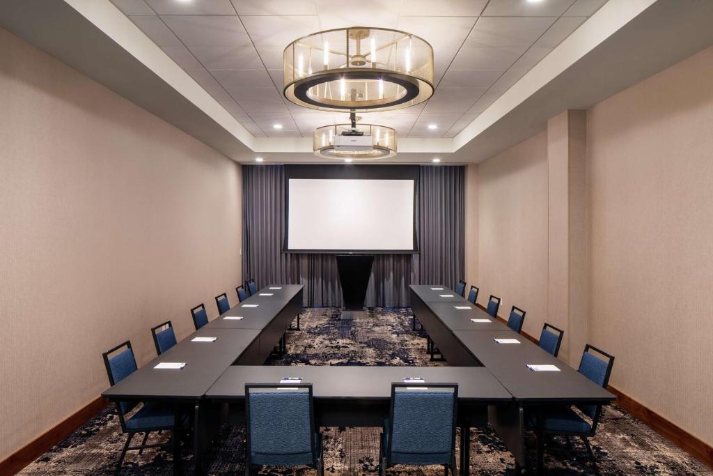 Homewood Suites by Hilton Boston Seaport District Image