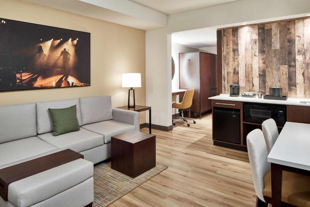 Embassy Suites by Hilton Nashville Downtown Image