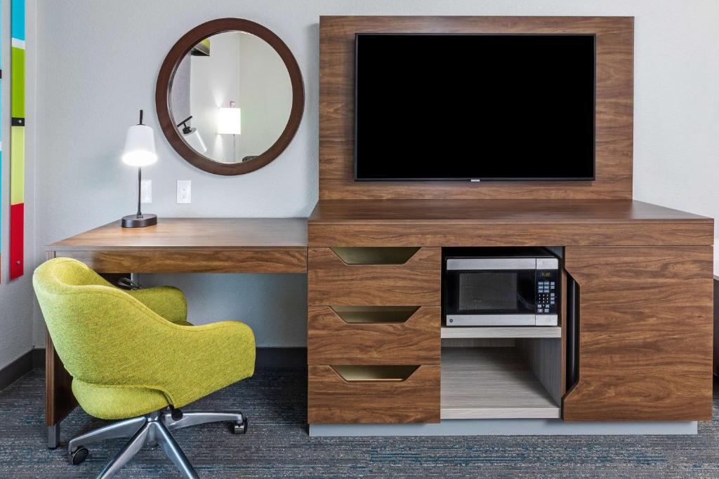 Hampton Inn & Suites Dallas I-30 Cockrell Hill, Tx Image