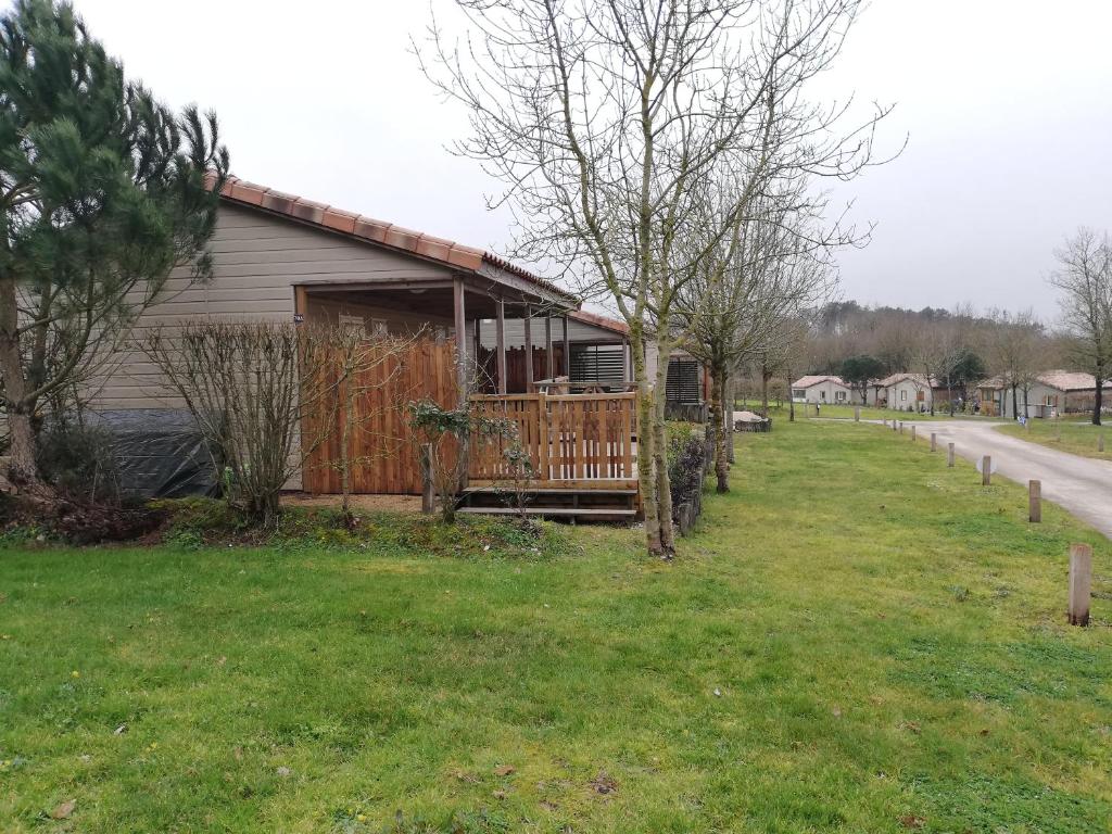 Photo de la galerie de l'établissement Chalet en pleine nature, à La Chapelle-Hermier
