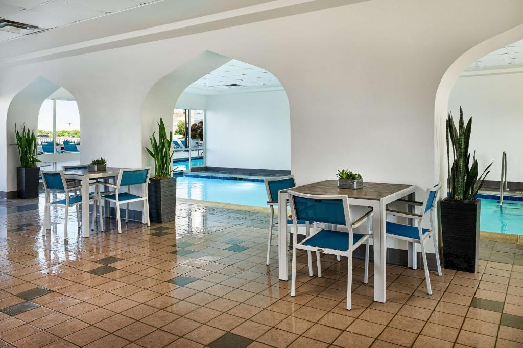 Hilton Kansas City Country Club Plaza Image