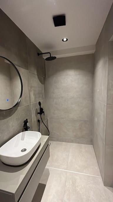 Amber Home - brand NEW luxury 1 bedroom apartment located in the very city center 7