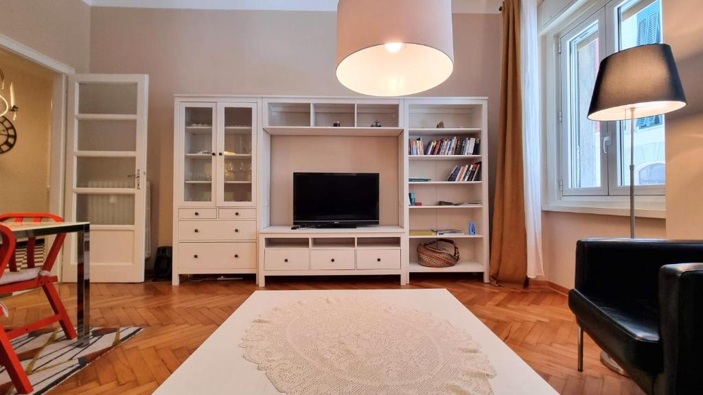 Via Gatteri 60 8