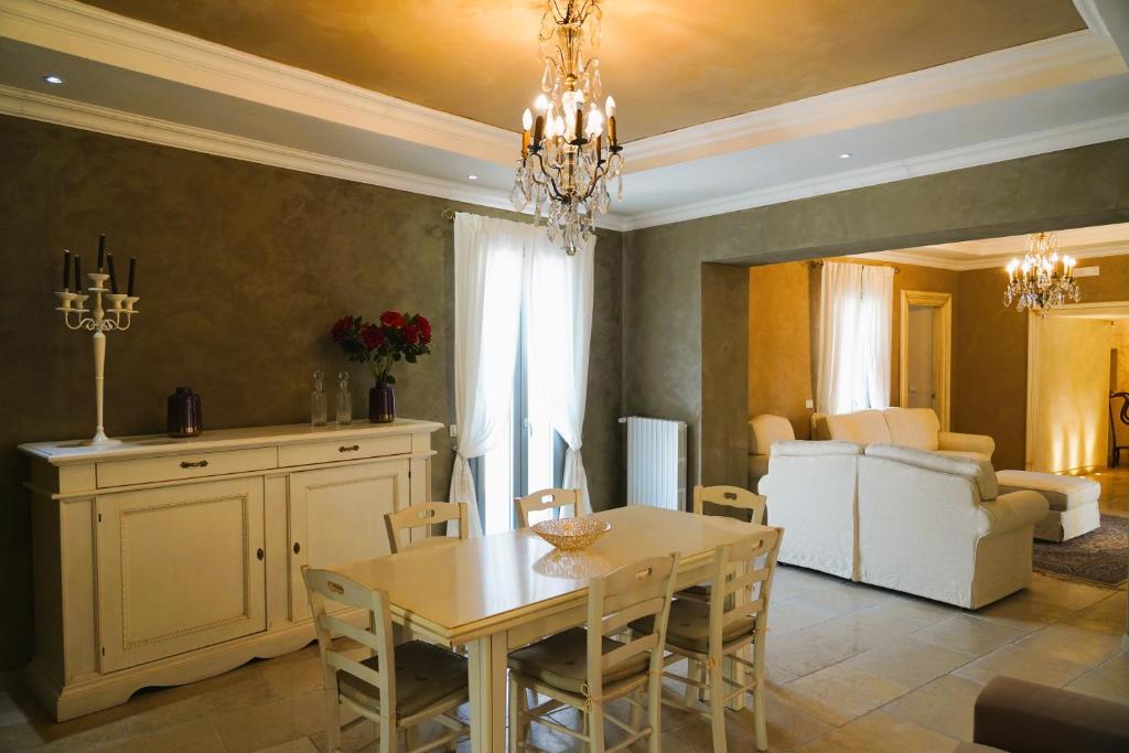 Photo de la galerie de l'établissement Villa D'Oliviers PRESTIGIOSA VILLA con PISCINA ad OSTUNI, à Ostuni 98 autres photos