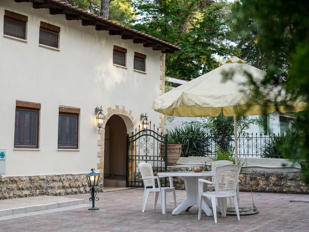 Sani Traditional Forest Villa 6