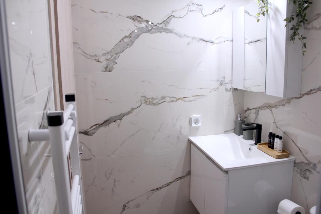 Artemis Apartment 8