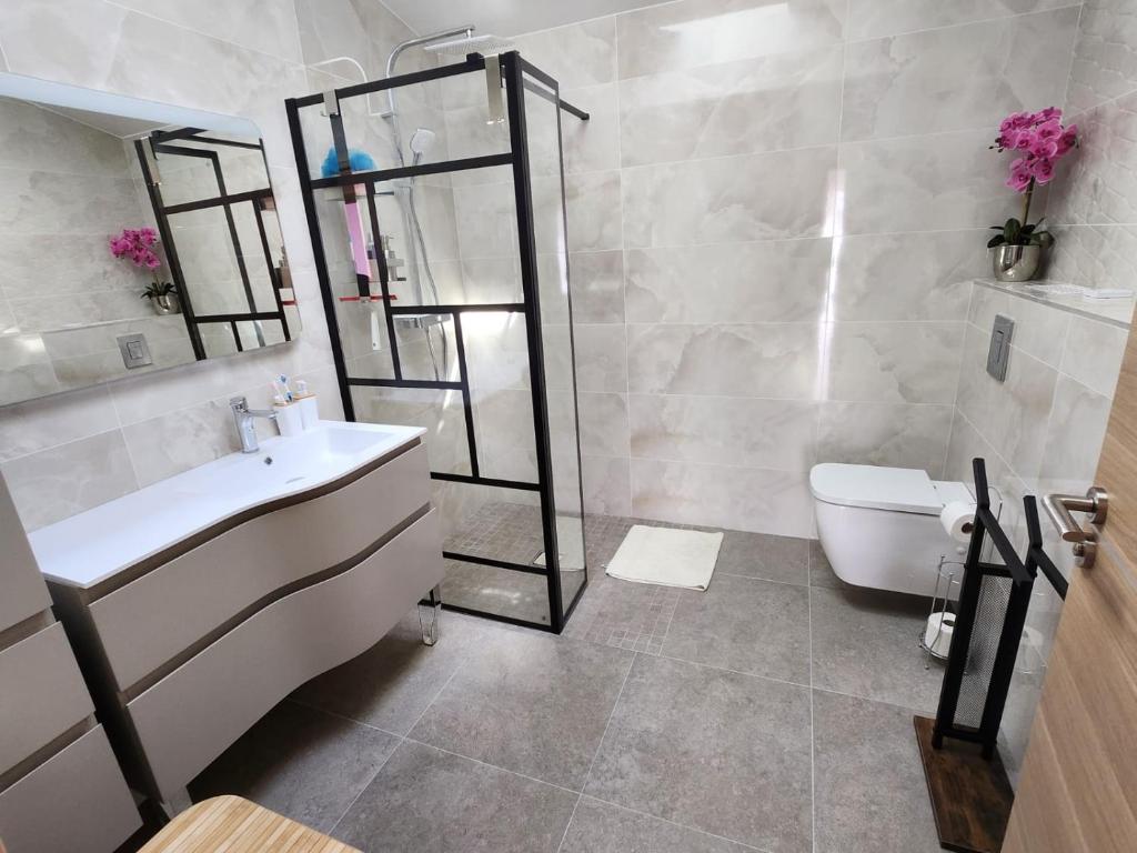 VILLA Ô Chris spacieuse, 2 Terrasses, 1 SPA, à 15 mn de Marseille, de la Côte bleu et Aix en Provence 2