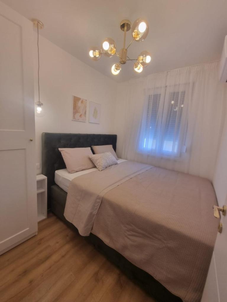 Apartment with view on city marine 7
