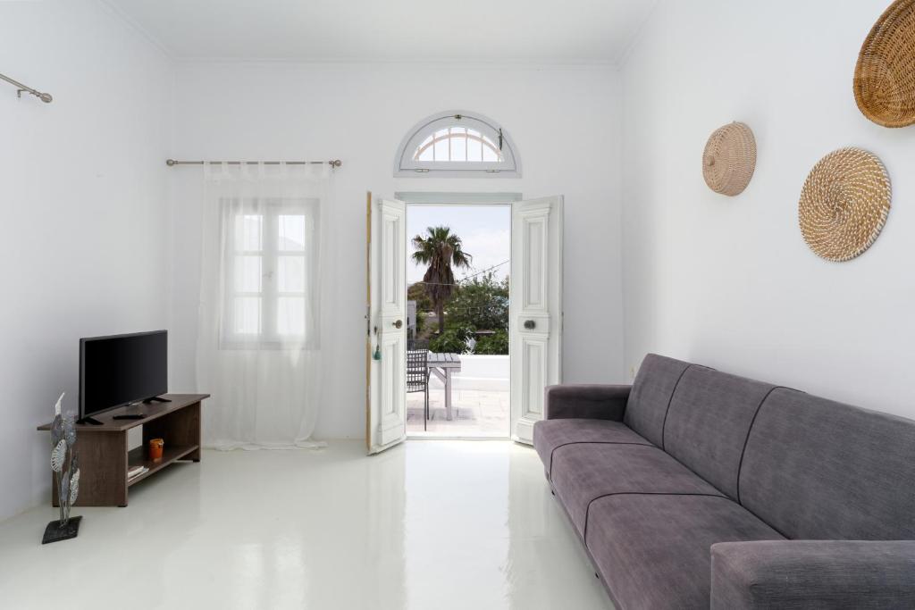 On An Island suites & apartments - Fira 5