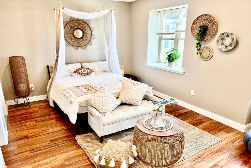 503 Bohemian Romance Apartments in center city Image