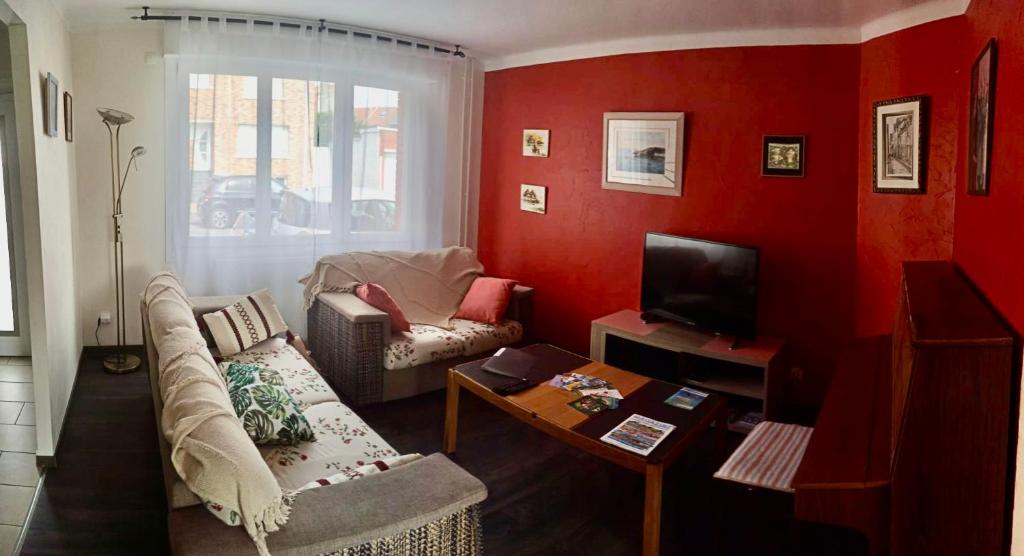 Nice house, garden and BBQ 3km from the beach / Jolie maison, jardin et BBQ à 3 km de la plage 4