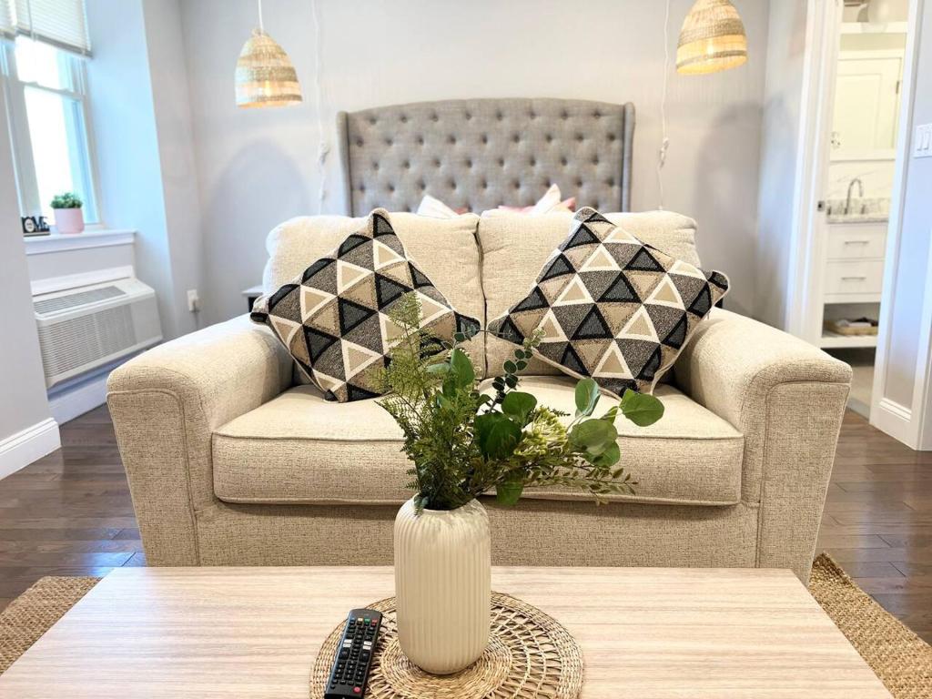 302 Comfy Cabin 1BD with city view in Center city Image