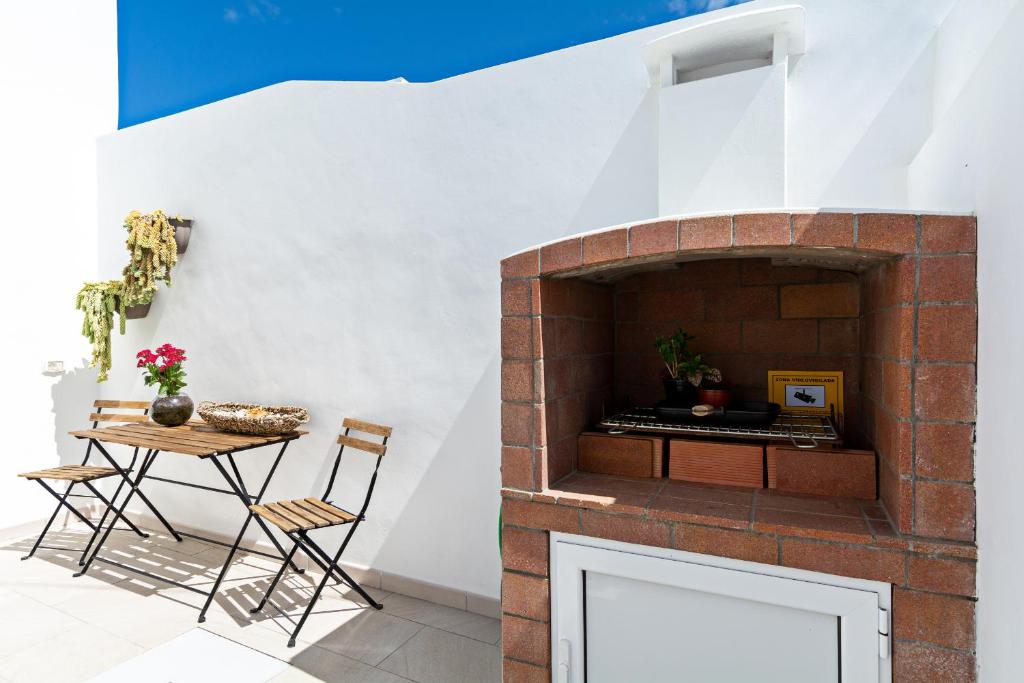 2BR Terrace Home - 10 min walk to the Beach 4