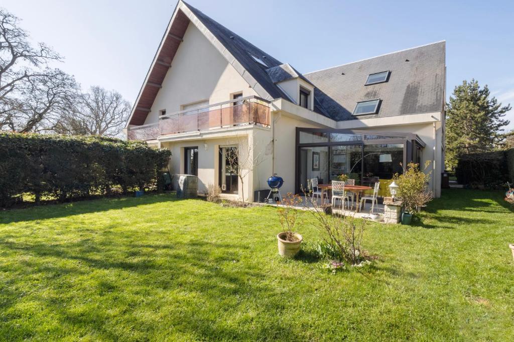 Beau 4 pièces climatisé jardin et tennis proche HEC et INRAE 1