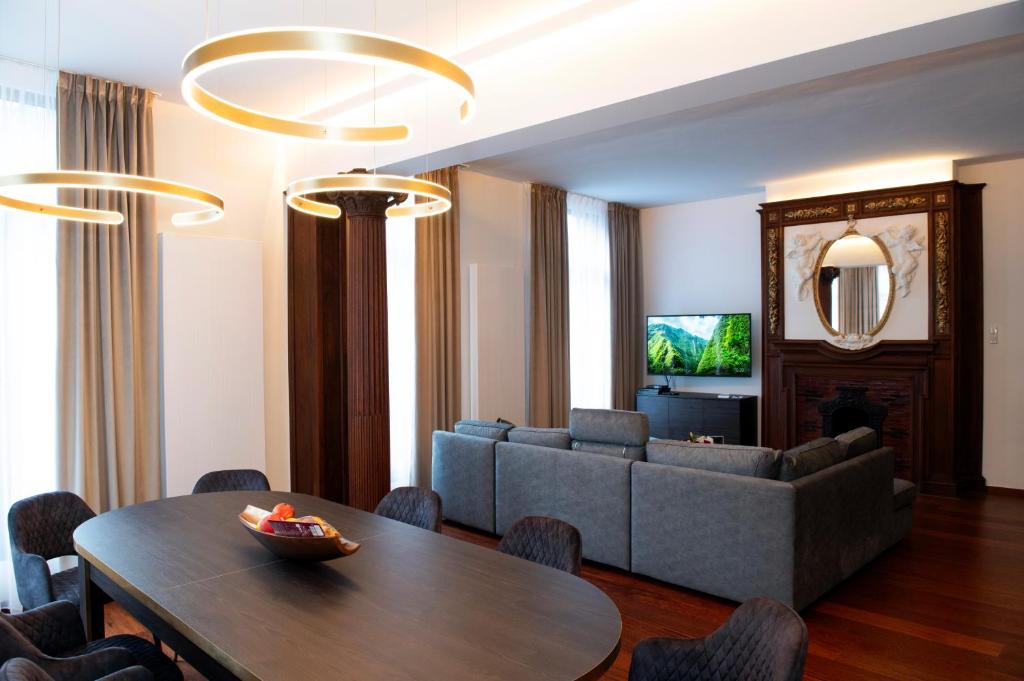 Botanique Suites AirBnB, Antwerp 4
