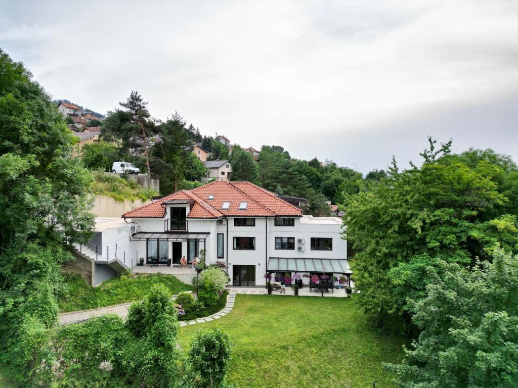 Residence 33 2