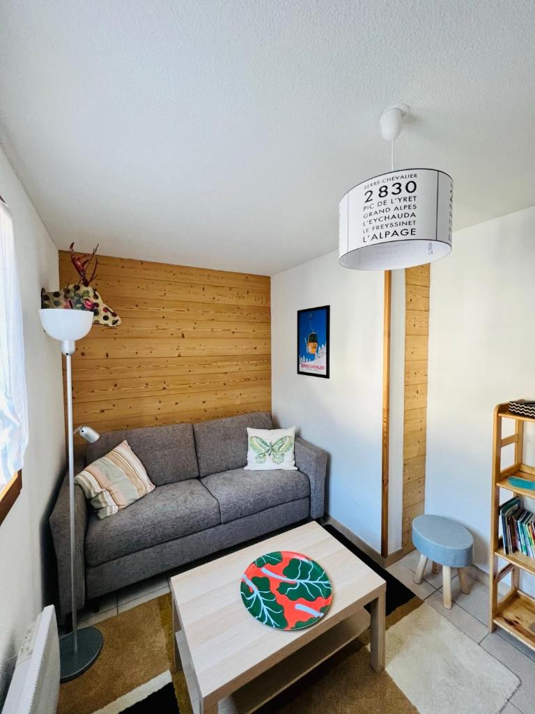 Serre Chevalier, appartement T3, 4 personnes plein sud avec balcon, près des pistes, Meublé touristique 3 étoiles
