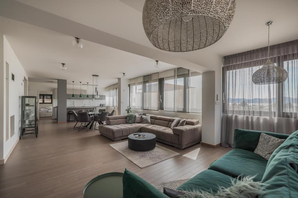 The View Luxury Residence with Pool 6