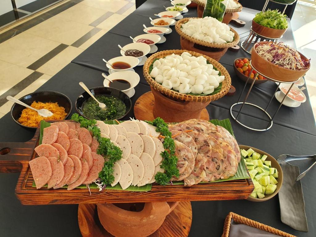 Khách sạn Bờ Biển Vàng - Gold Coast Hotel